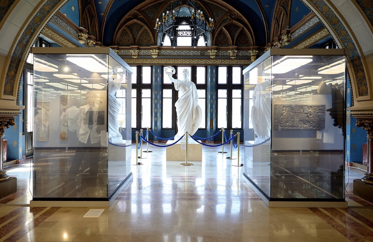 Ce ne definește astăzi: corpul, memoria sau algoritmii? Identitatea, frica și relația dintre om și tehnologie, explorate în expoziții inedite, la Romanian Creative Wee