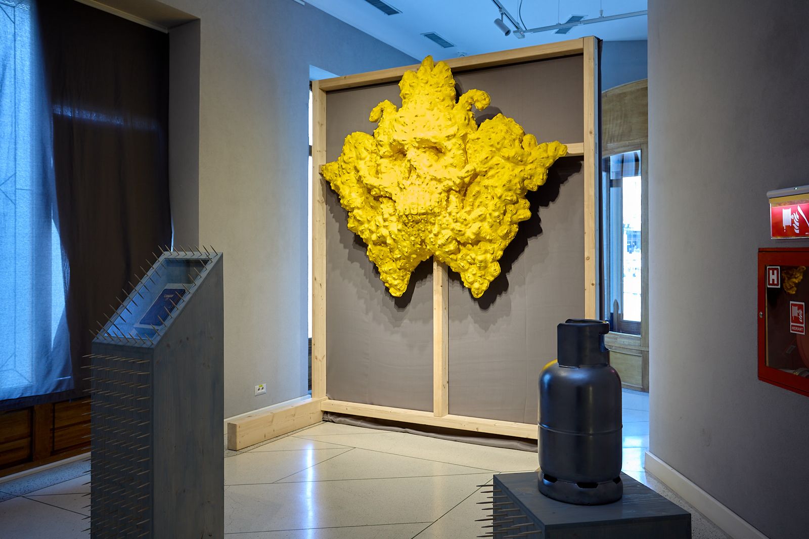 Romanian Creative Week a închis expoziția „Malleus Maleficarum”, găzduită de Palatul Braunstein, și a sesizat Poliția după compromiterea expoziției care include o carte de patrimoniu a Muzeului Național Brukenthal